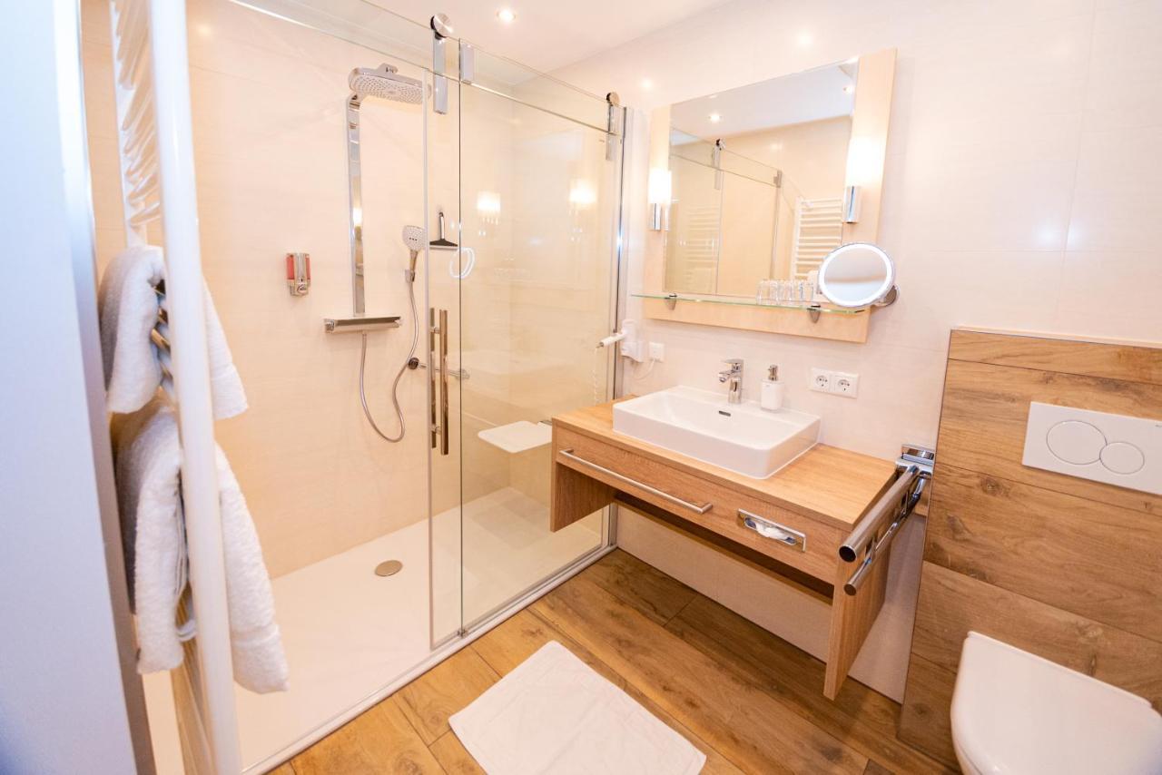 Landhotel Zellerhof ルンツ・アム・ゼー エクステリア 写真